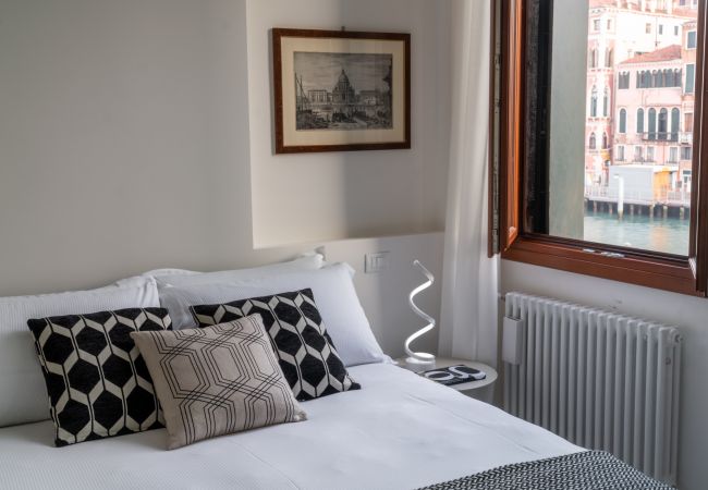 Appartamento a Venezia - Design Apartment with balcony on the Grand Canal R&R Appartamento a Venezia - Design Apartment with balcony on the Grand Canal R&R