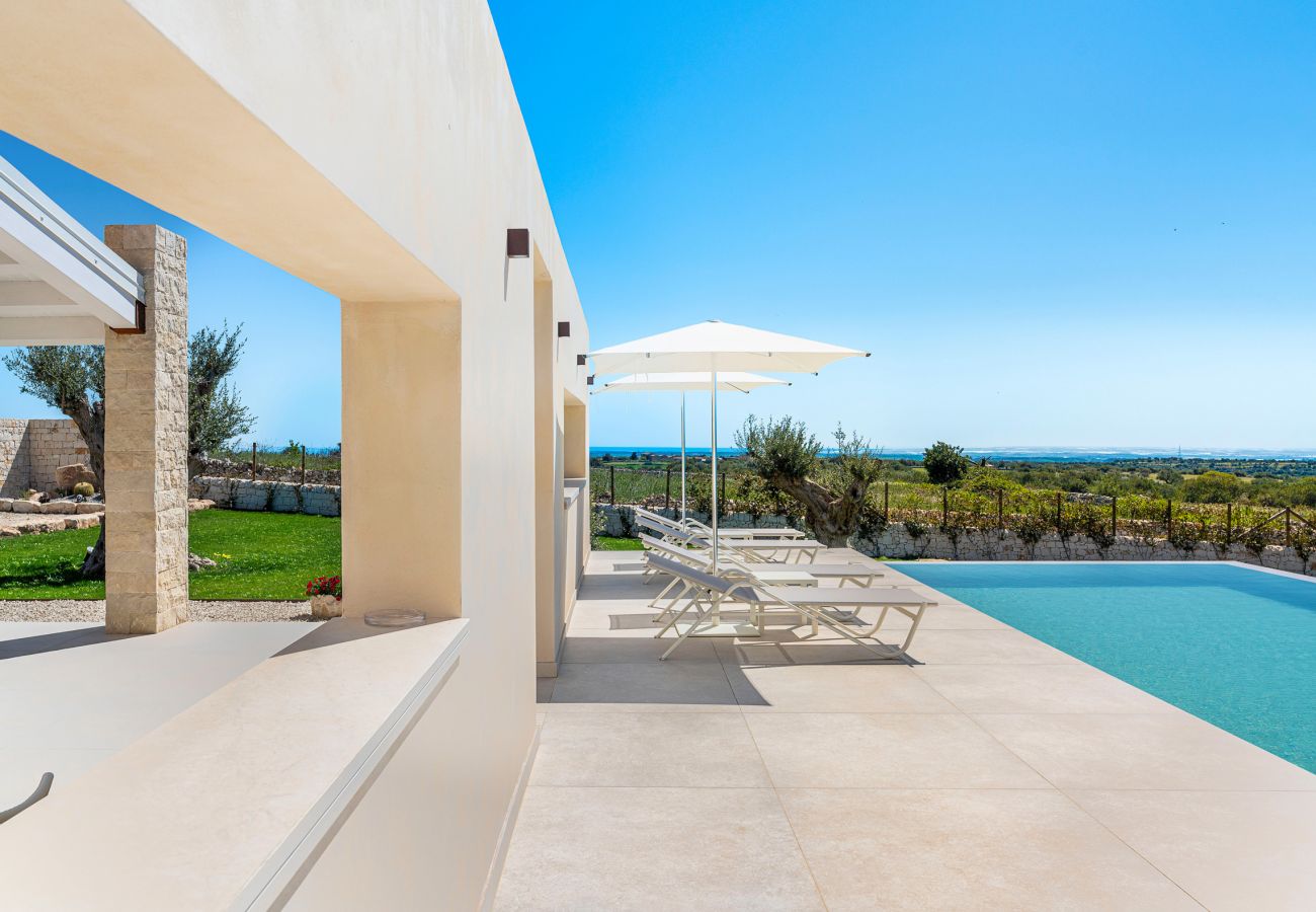 Villa a Rosolini - Villa con piscina a Rosolini