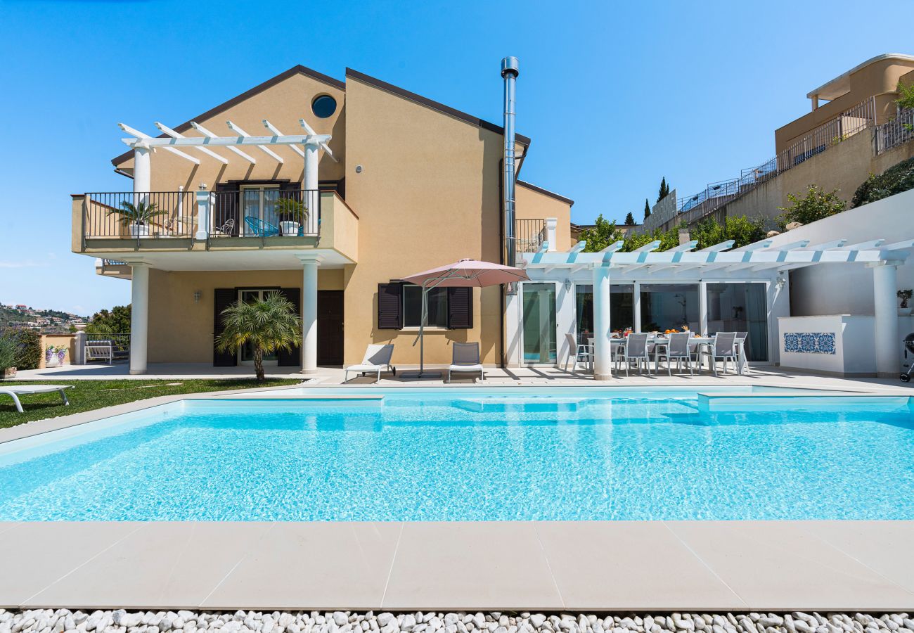 Villa a Castelmola - Villa con piscina a Castelmola, Taormina