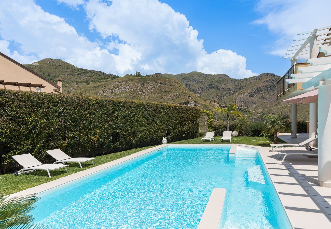Villa a Castelmola - Villa con piscina a Castelmola, Taormina
