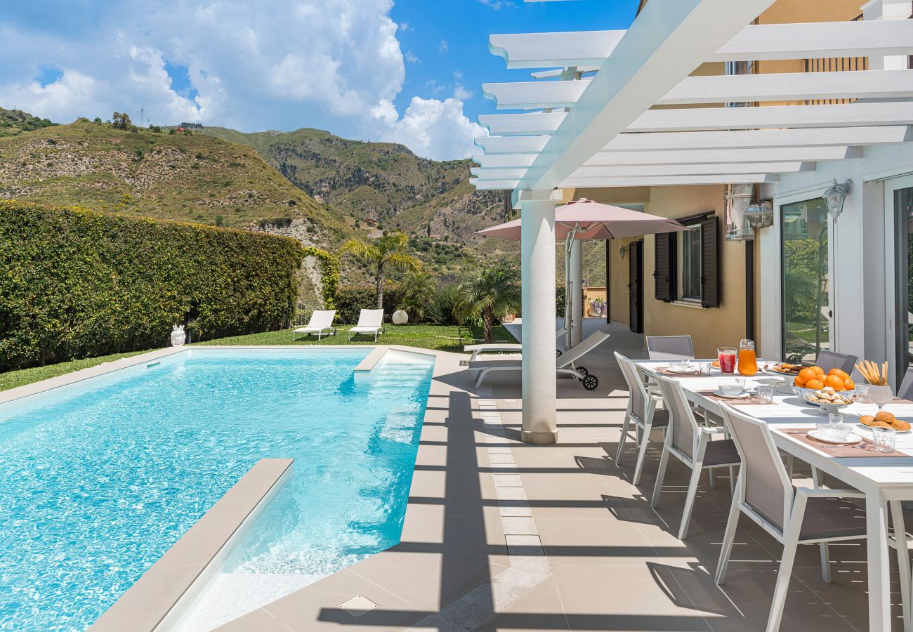 Villa a Castelmola - Villa con piscina a Castelmola, Taormina