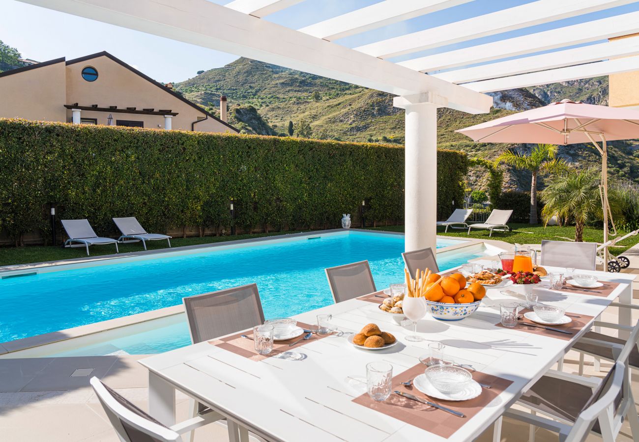 Villa a Castelmola - Villa con piscina a Castelmola, Taormina