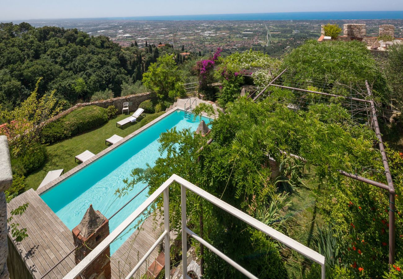 Villa a Camaiore - Villa con piscina riscaldata, panoramica, Camaiore