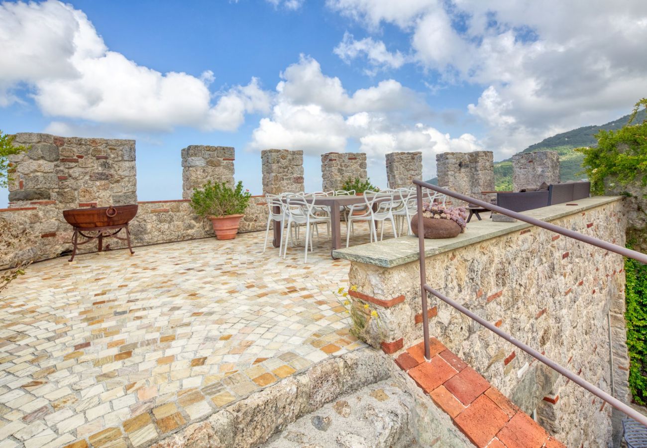 Villa a Camaiore - Villa con piscina riscaldata, panoramica, Camaiore