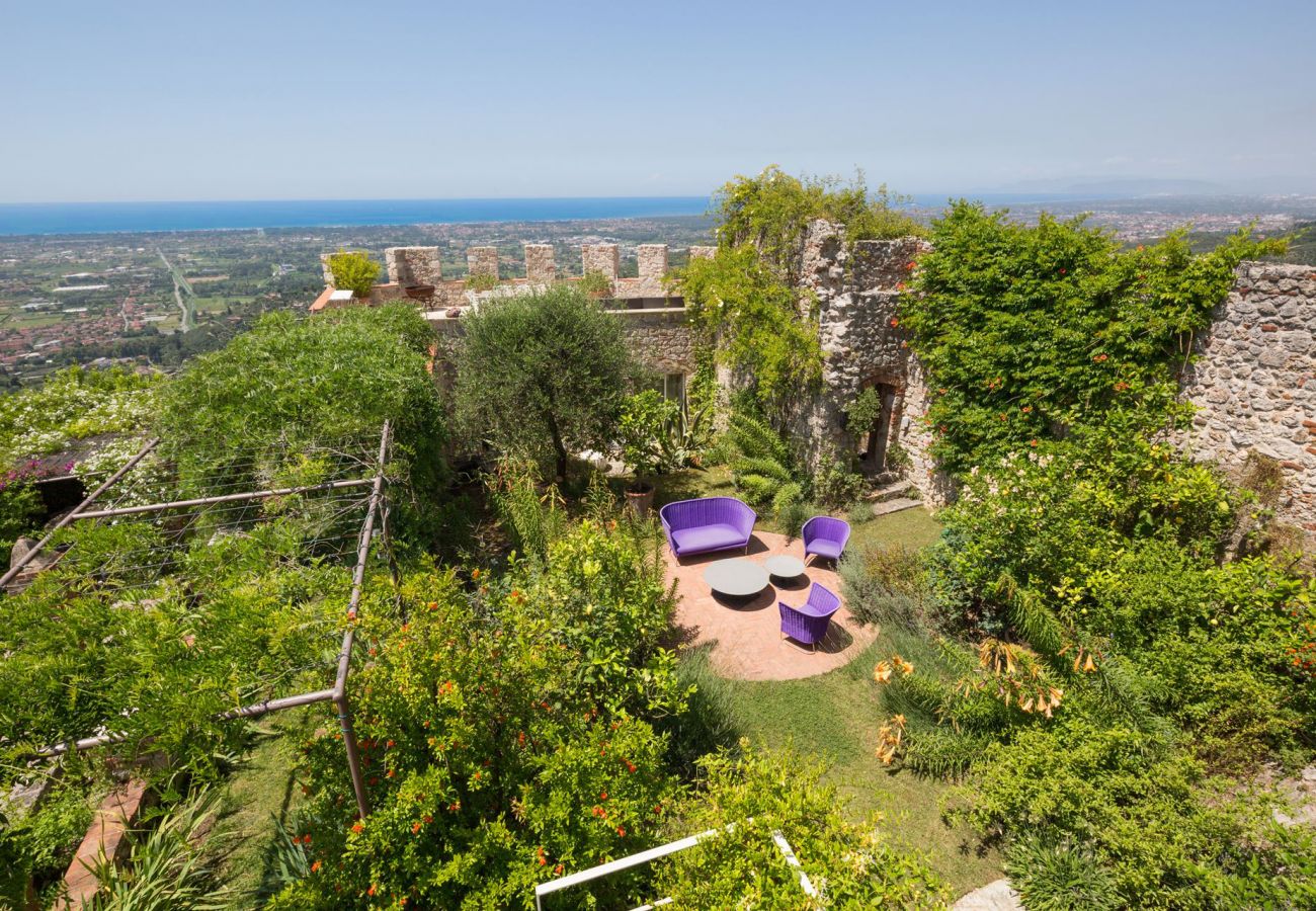 Villa a Camaiore - Villa con piscina riscaldata, panoramica, Camaiore