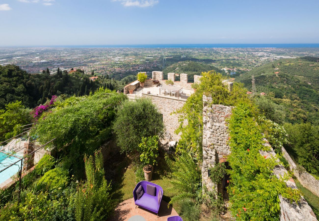 Villa a Camaiore - Villa con piscina riscaldata, panoramica, Camaiore