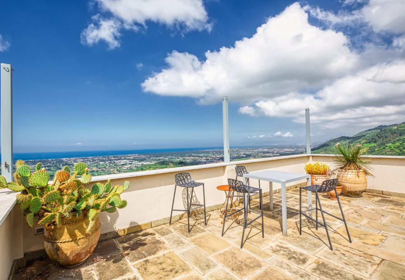 Villa a Camaiore - Villa con piscina riscaldata, panoramica, Camaiore