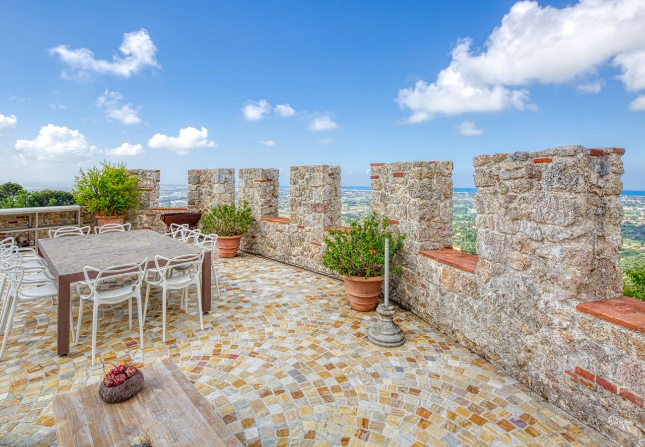 Villa a Camaiore - Villa con piscina riscaldata, panoramica, Camaiore