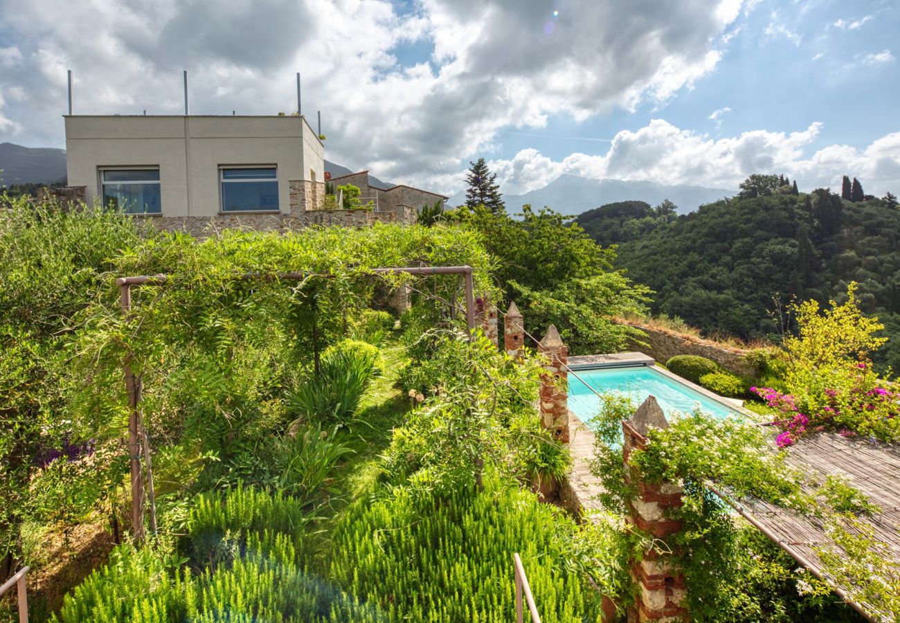 Villa a Camaiore - Villa con piscina riscaldata, panoramica, Camaiore