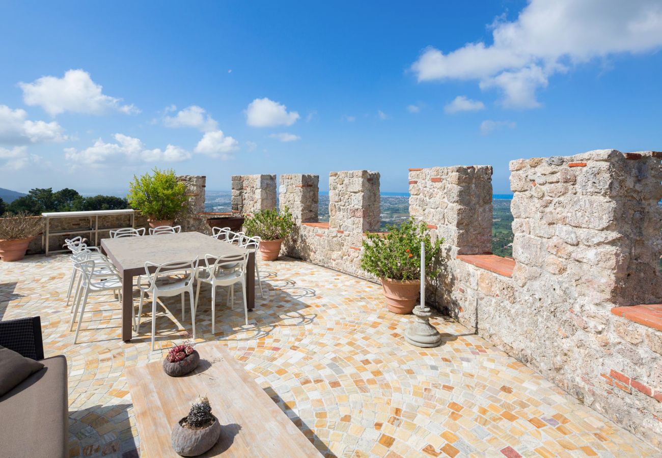 Villa a Camaiore - Villa con piscina riscaldata, panoramica, Camaiore