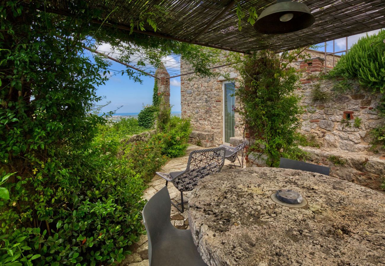 Villa a Camaiore - Villa con piscina riscaldata, panoramica, Camaiore