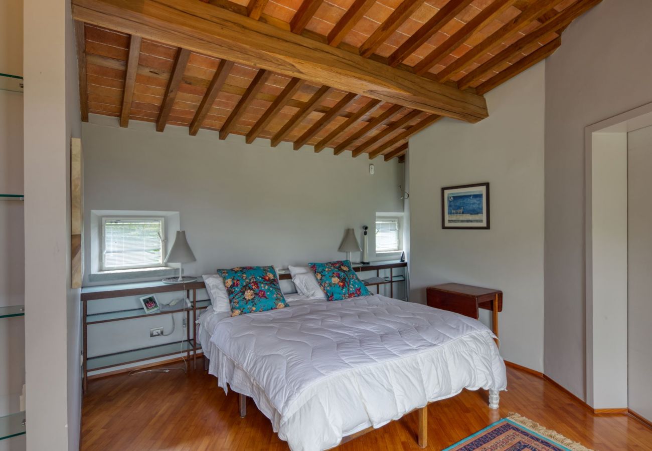 Villa a Camaiore - Villa con piscina riscaldata, panoramica, Camaiore