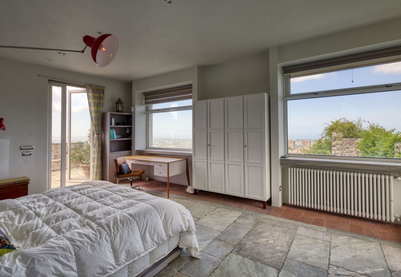 Villa a Camaiore - Villa con piscina riscaldata, panoramica, Camaiore