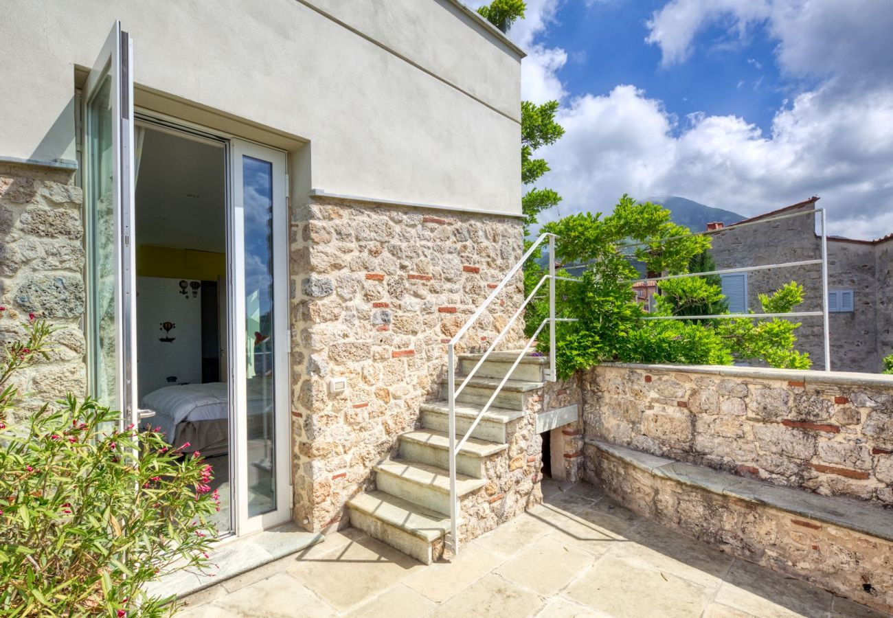 Villa a Camaiore - Villa con piscina riscaldata, panoramica, Camaiore