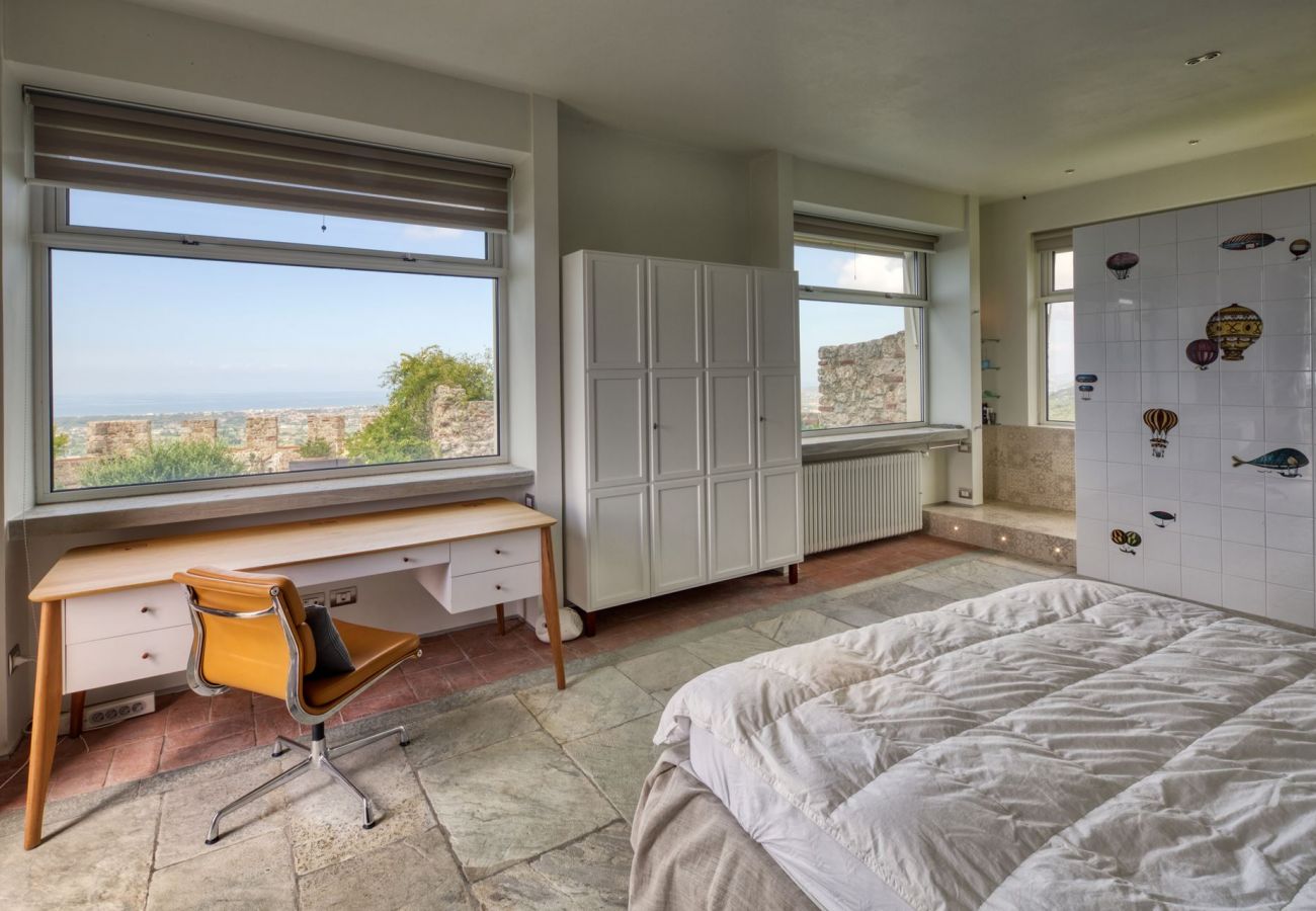 Villa a Camaiore - Villa con piscina riscaldata, panoramica, Camaiore