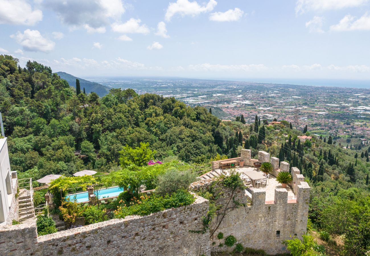 Villa a Camaiore - Villa con piscina riscaldata, panoramica, Camaiore