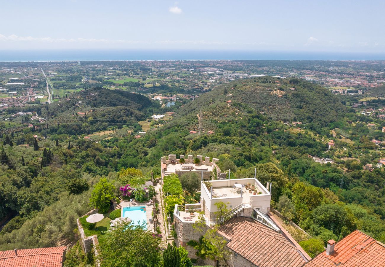 Villa a Camaiore - Villa con piscina riscaldata, panoramica, Camaiore