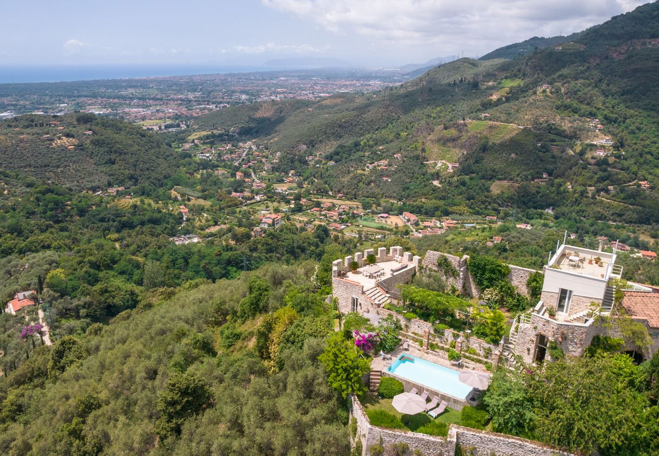 Villa a Camaiore - Villa con piscina riscaldata, panoramica, Camaiore