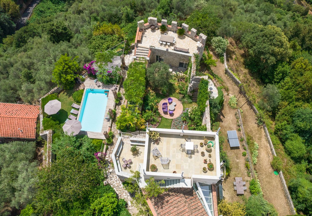 Villa a Camaiore - Villa con piscina riscaldata, panoramica, Camaiore