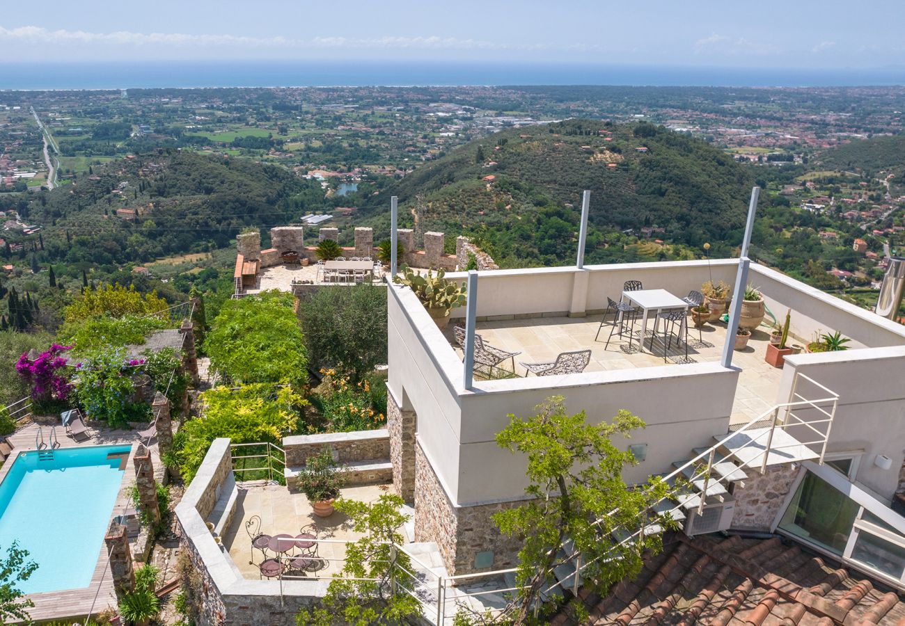 Villa a Camaiore - Villa con piscina riscaldata, panoramica, Camaiore