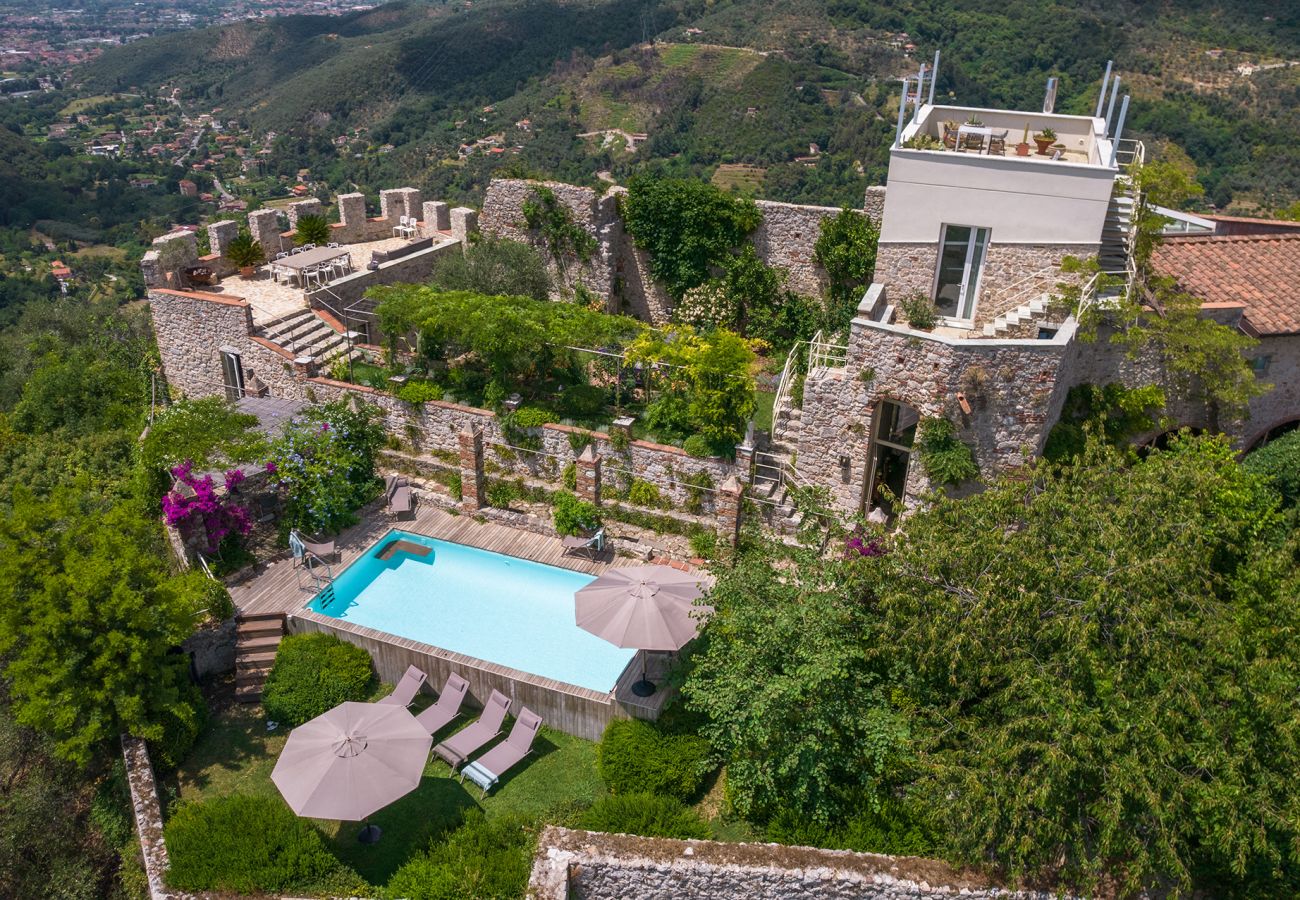 Villa a Camaiore - Villa con piscina riscaldata, panoramica, Camaiore