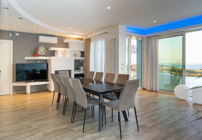 Villa a Montallegro - Splendida villa con piscina e vista mare a Bovo Marina Villa a Montallegro - Splendida villa con piscina e vista mare a Bovo Marina