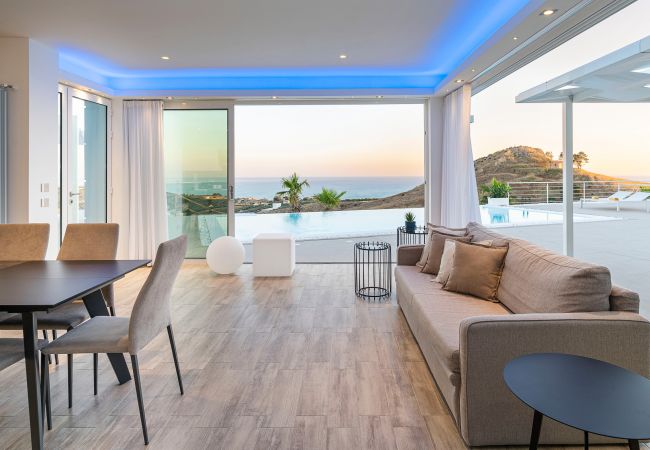 Villa a Montallegro - Splendida villa con piscina e vista mare a Bovo Marina Villa a Montallegro - Splendida villa con piscina e vista mare a Bovo Marina