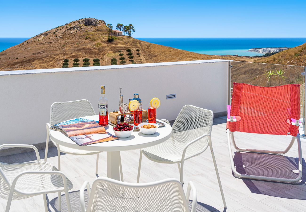 Villa a Montallegro - Splendida villa con piscina e vista mare a Bovo Marina