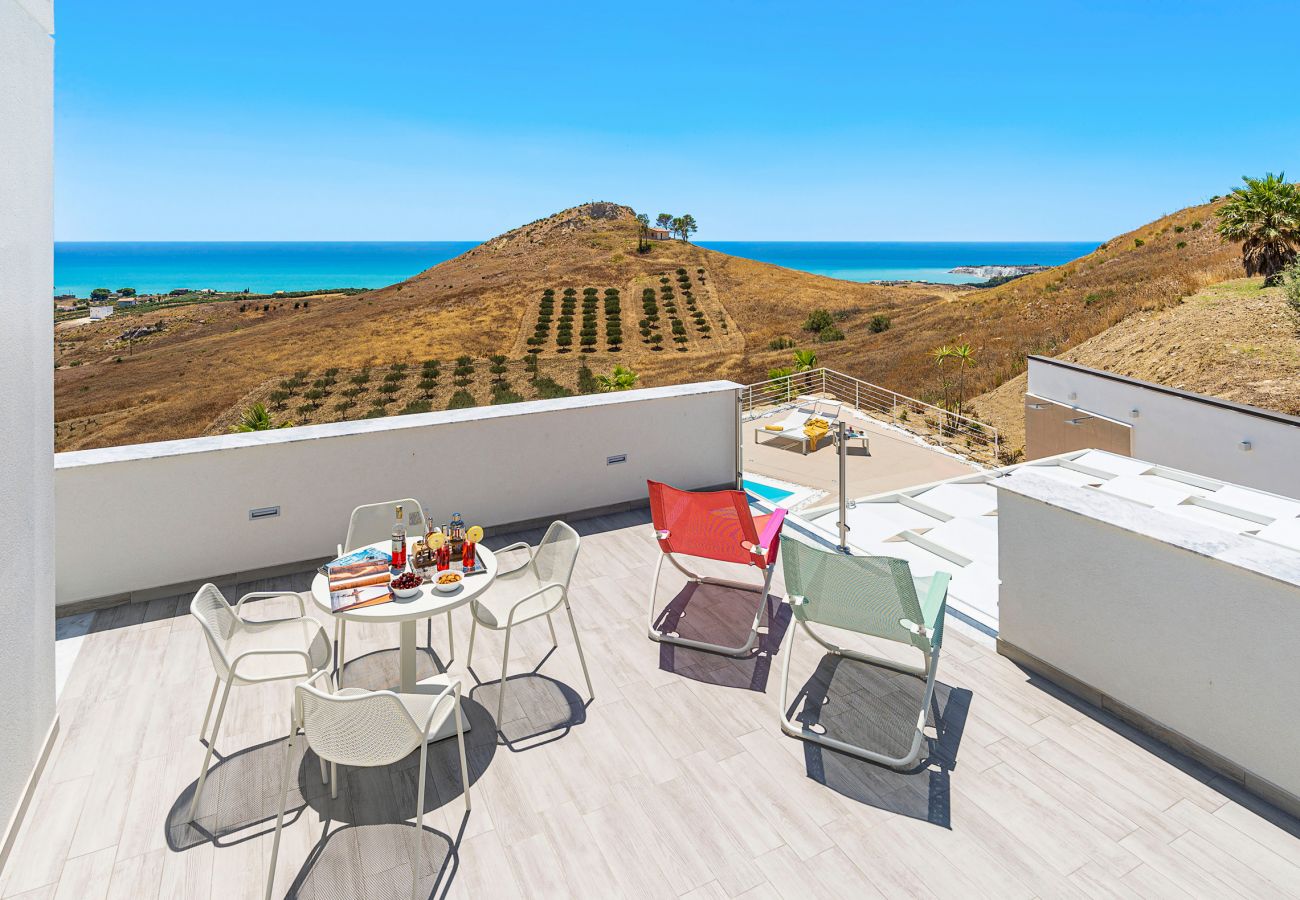 Villa a Montallegro - Splendida villa con piscina e vista mare a Bovo Marina