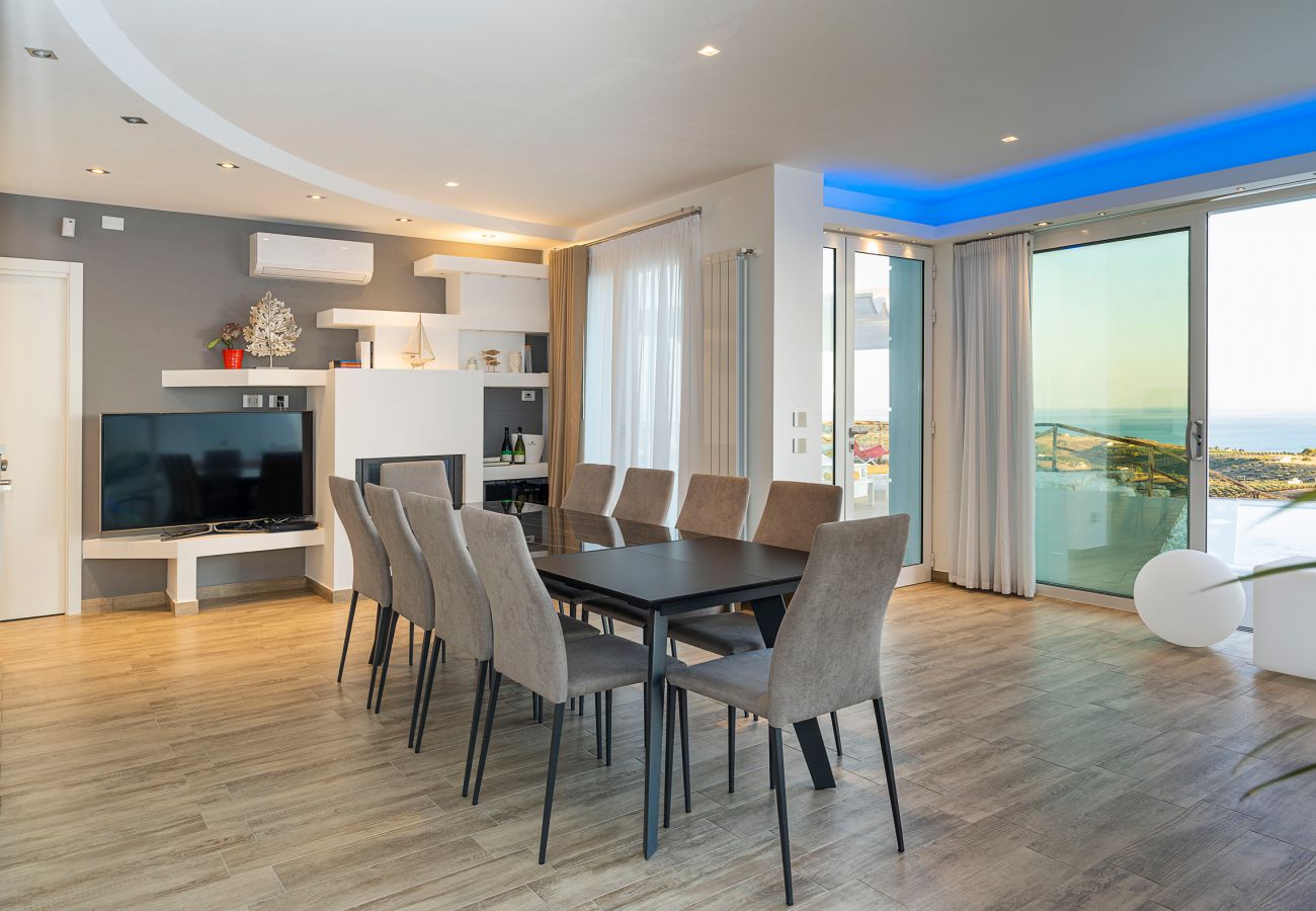Villa a Montallegro - Splendida villa con piscina e vista mare a Bovo Marina