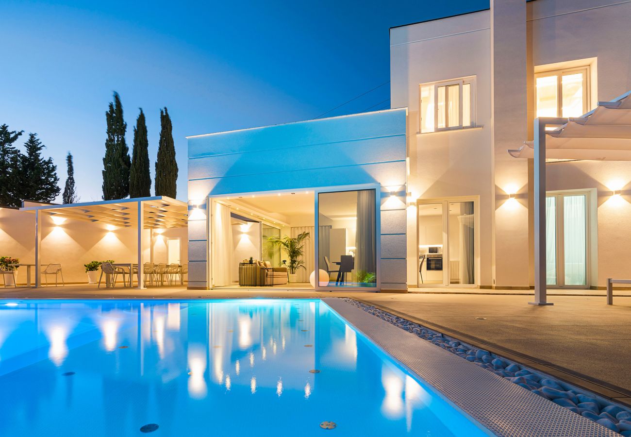 Villa a Montallegro - Splendida villa con piscina e vista mare a Bovo Marina
