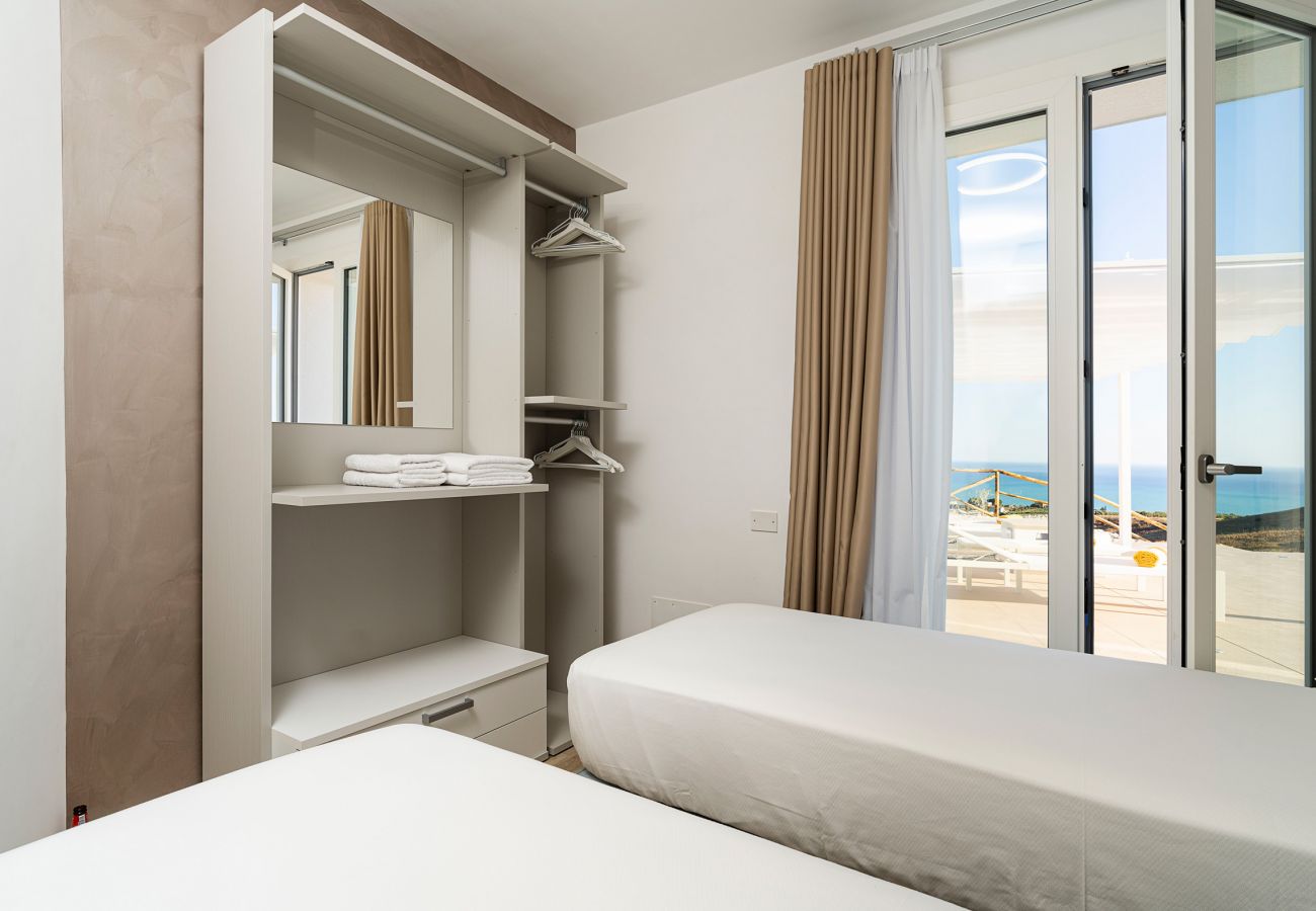Villa a Montallegro - Splendida villa con piscina e vista mare a Bovo Marina