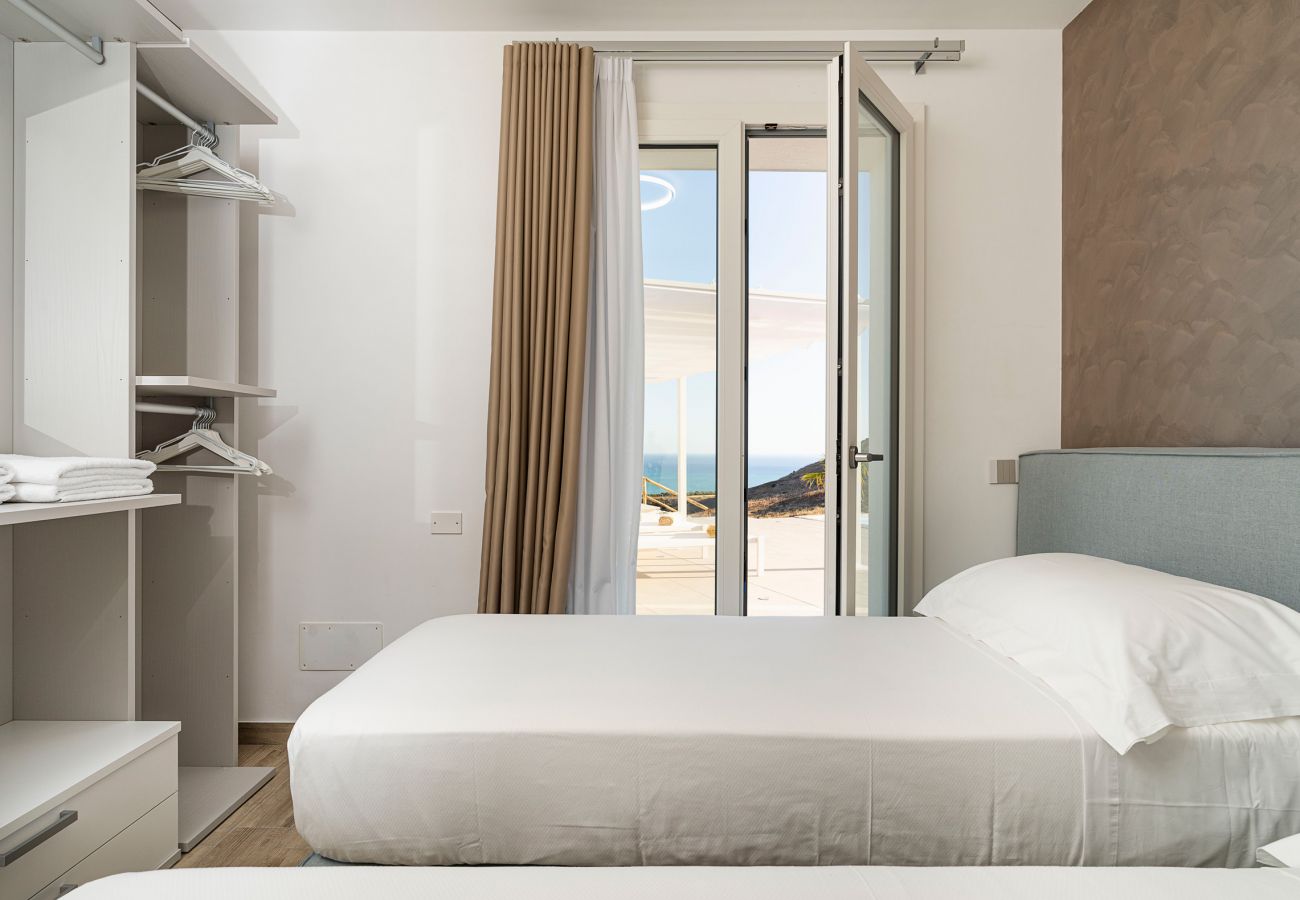 Villa a Montallegro - Splendida villa con piscina e vista mare a Bovo Marina