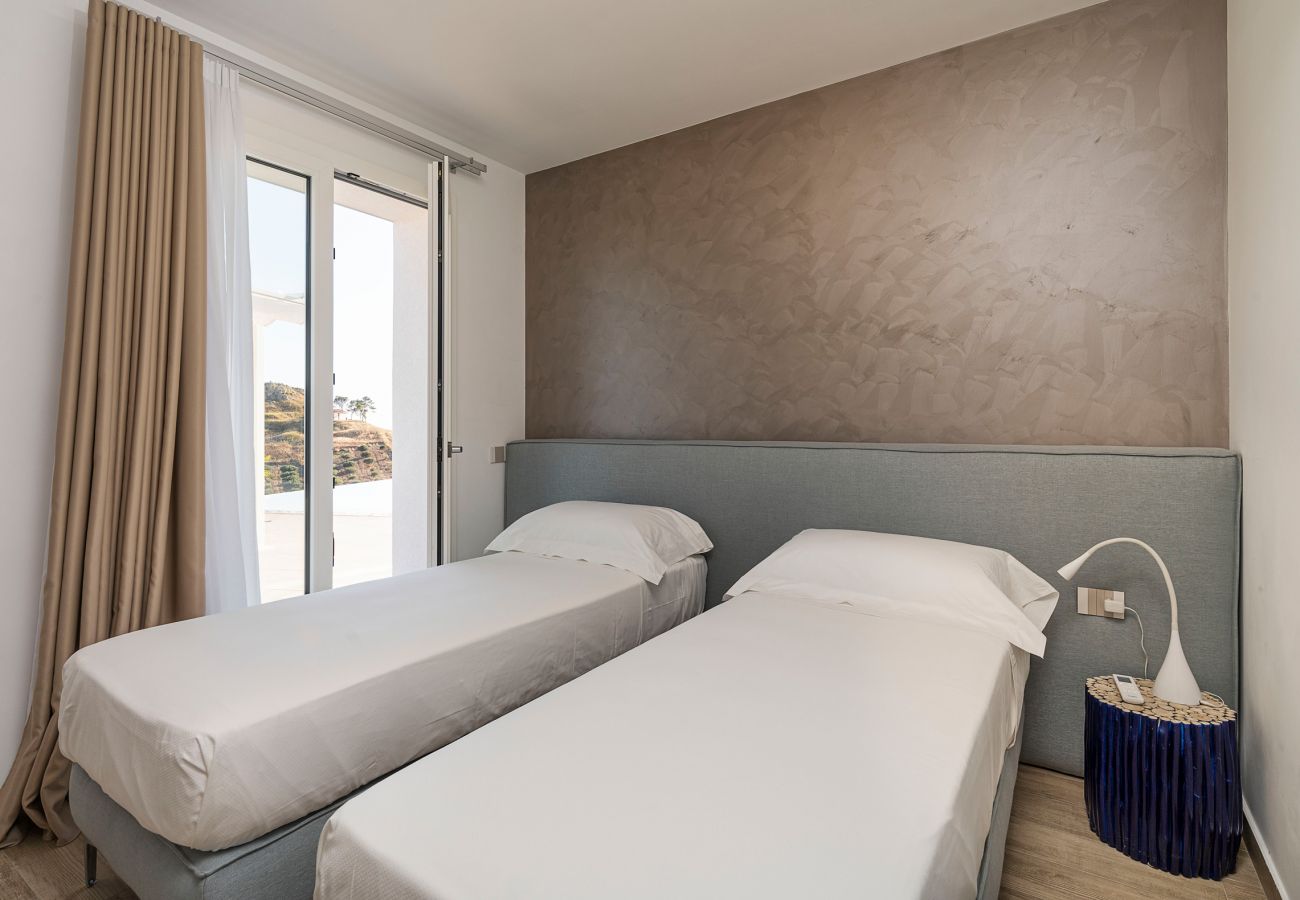Villa a Montallegro - Splendida villa con piscina e vista mare a Bovo Marina