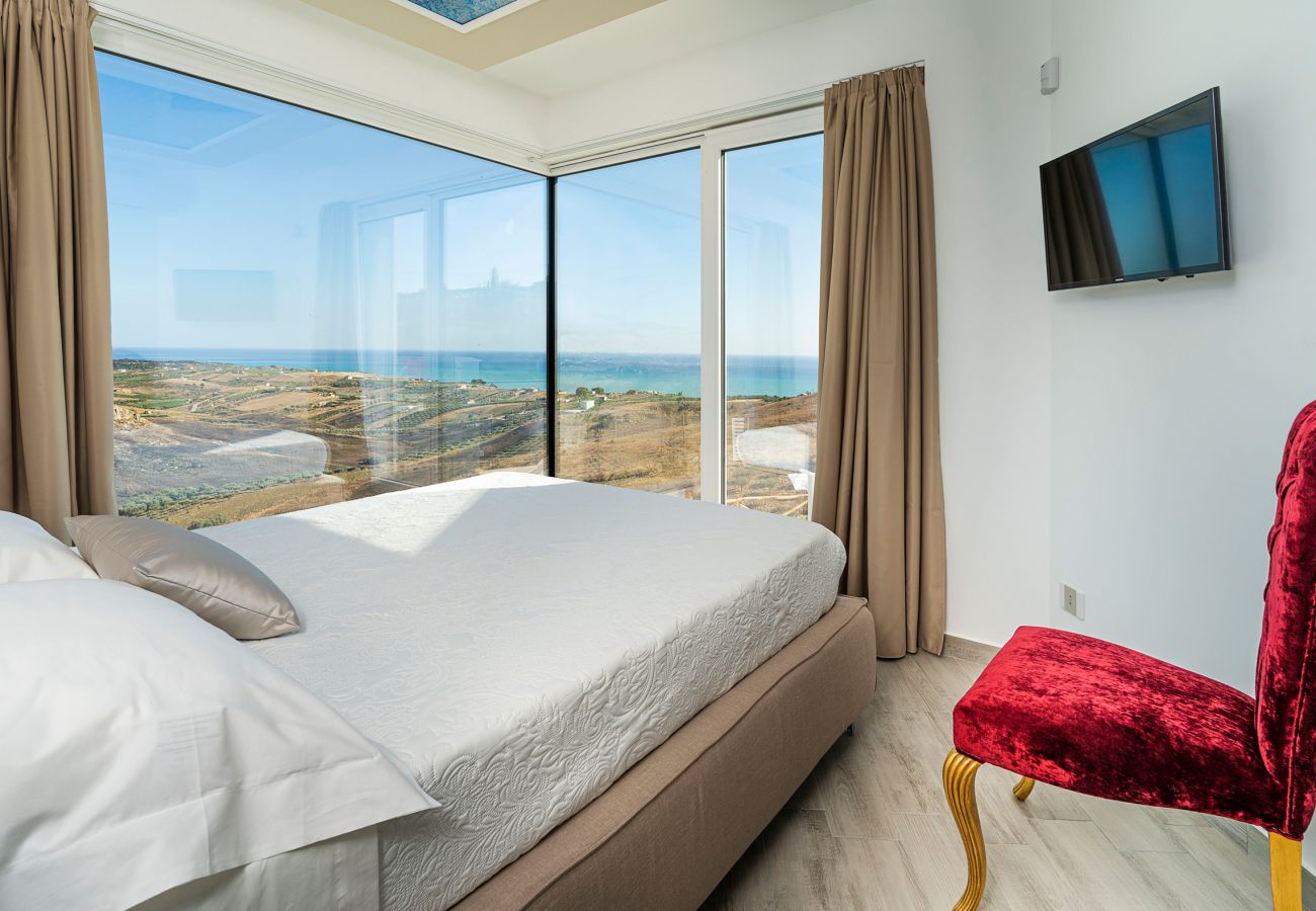 Villa a Montallegro - Splendida villa con piscina e vista mare a Bovo Marina
