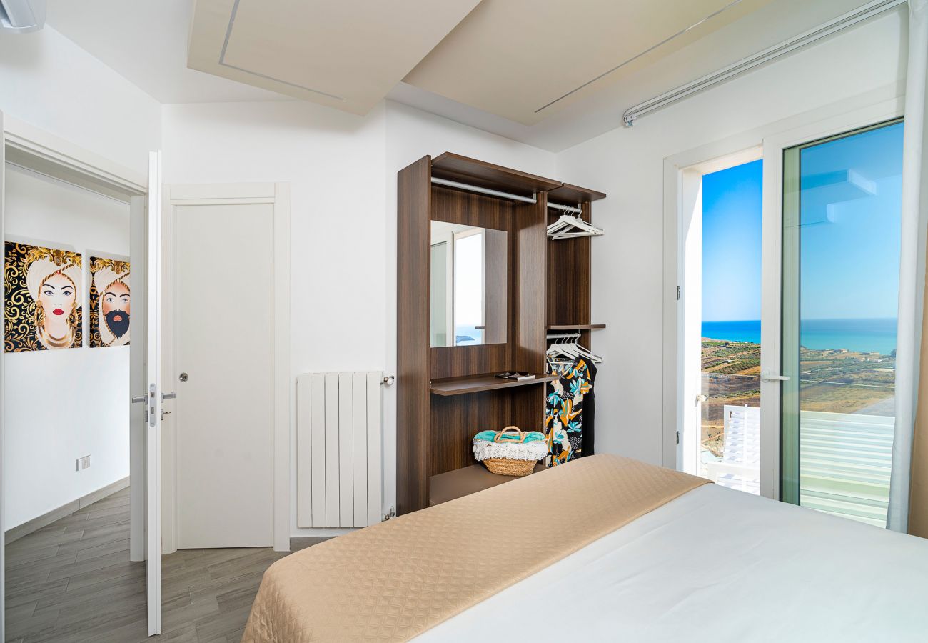Villa a Montallegro - Splendida villa con piscina e vista mare a Bovo Marina