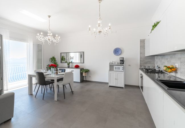 Casa a Praiano - Casa Clara - Casa Moderna con vista Mozzafiato su Capri e Positano Casa a Praiano - Casa Clara - Casa Moderna con vista Mozzafiato su Capri e Positano