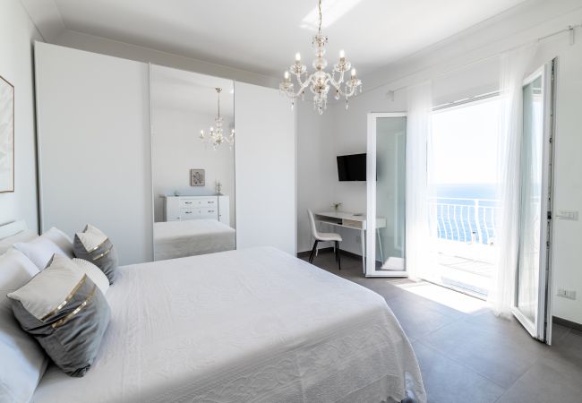 Casa a Praiano - Casa Clara - Casa Moderna con vista Mozzafiato su Capri e Positano Casa a Praiano - Casa Clara - Casa Moderna con vista Mozzafiato su Capri e Positano