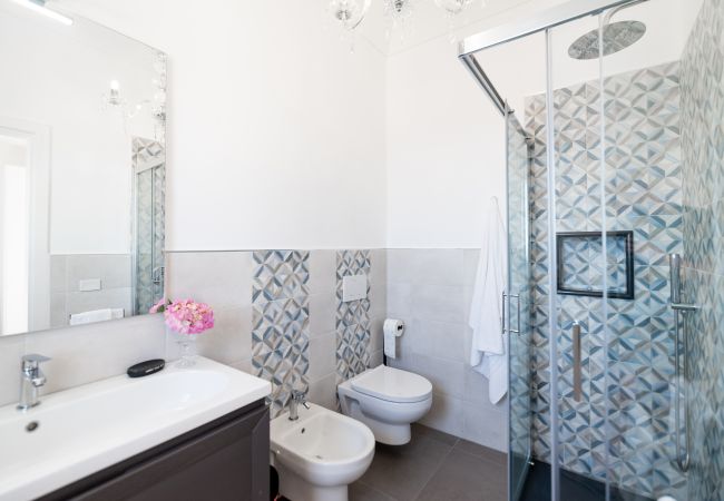 Casa a Praiano - Casa Clara - Casa Moderna con vista Mozzafiato su Capri e Positano Casa a Praiano - Casa Clara - Casa Moderna con vista Mozzafiato su Capri e Positano