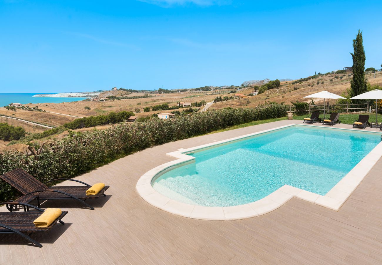 Villa a Montallegro - Villa con piscina, mare a piedi, Bovo Marina