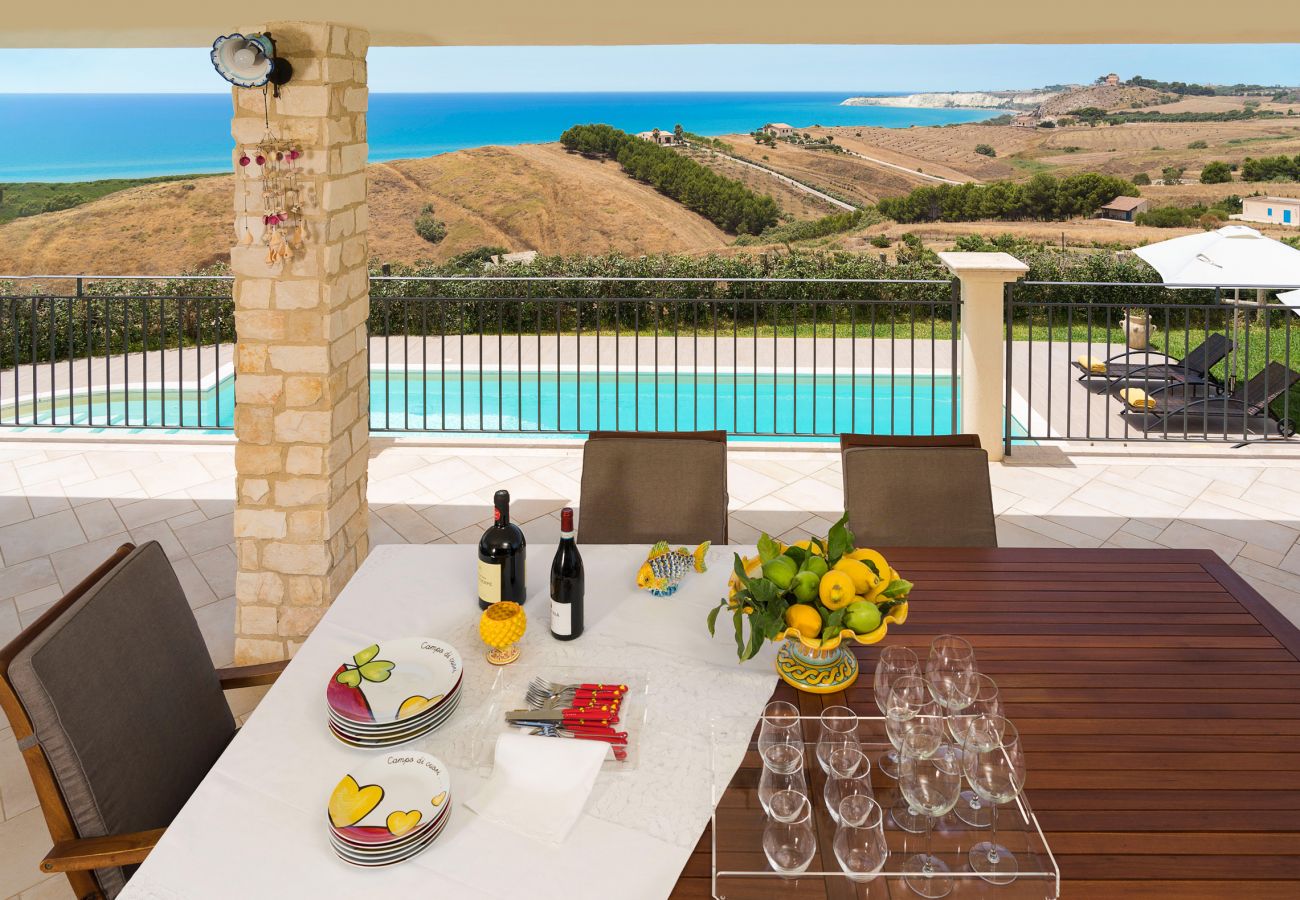 Villa a Montallegro - Villa con piscina, mare a piedi, Bovo Marina