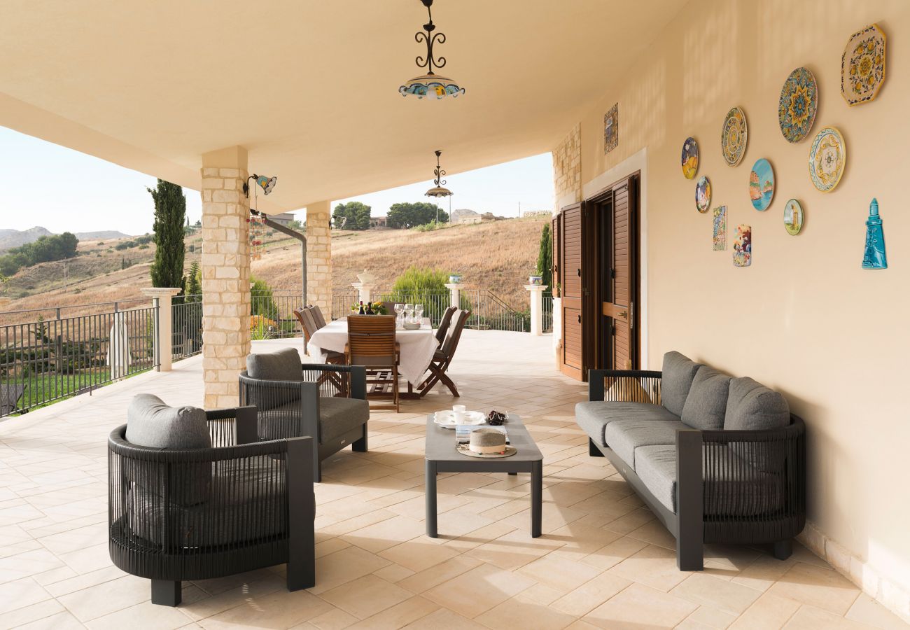 Villa a Montallegro - Villa con piscina, mare a piedi, Bovo Marina