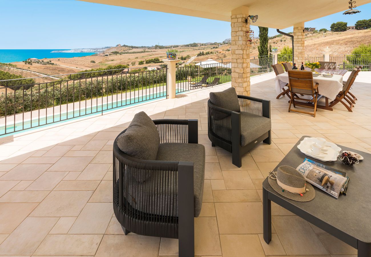 Villa a Montallegro - Villa con piscina, mare a piedi, Bovo Marina