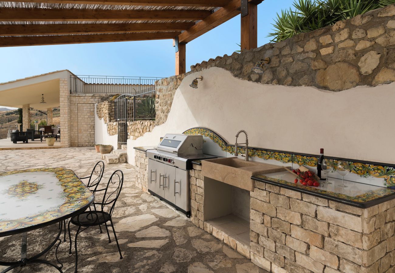 Villa a Montallegro - Villa con piscina, mare a piedi, Bovo Marina
