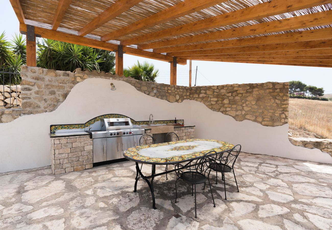 Villa a Montallegro - Villa con piscina, mare a piedi, Bovo Marina