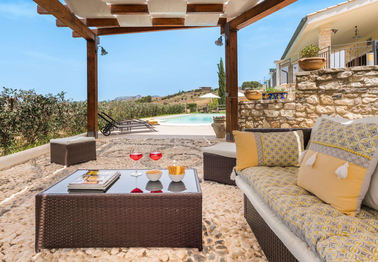 Villa a Montallegro - Villa con piscina, mare a piedi, Bovo Marina