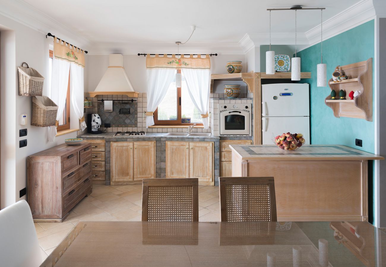 Villa a Montallegro - Villa con piscina, mare a piedi, Bovo Marina