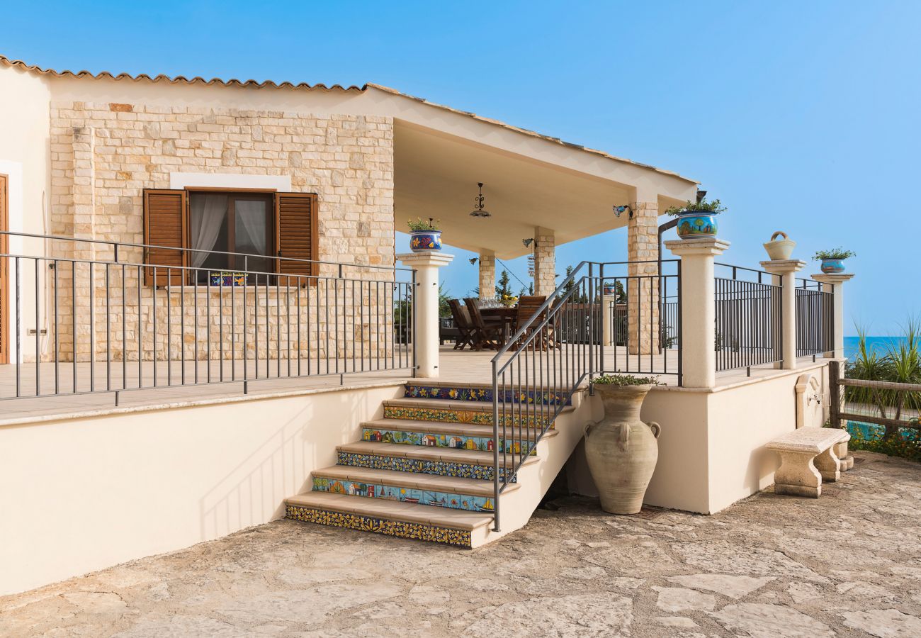 Villa a Montallegro - Villa con piscina, mare a piedi, Bovo Marina