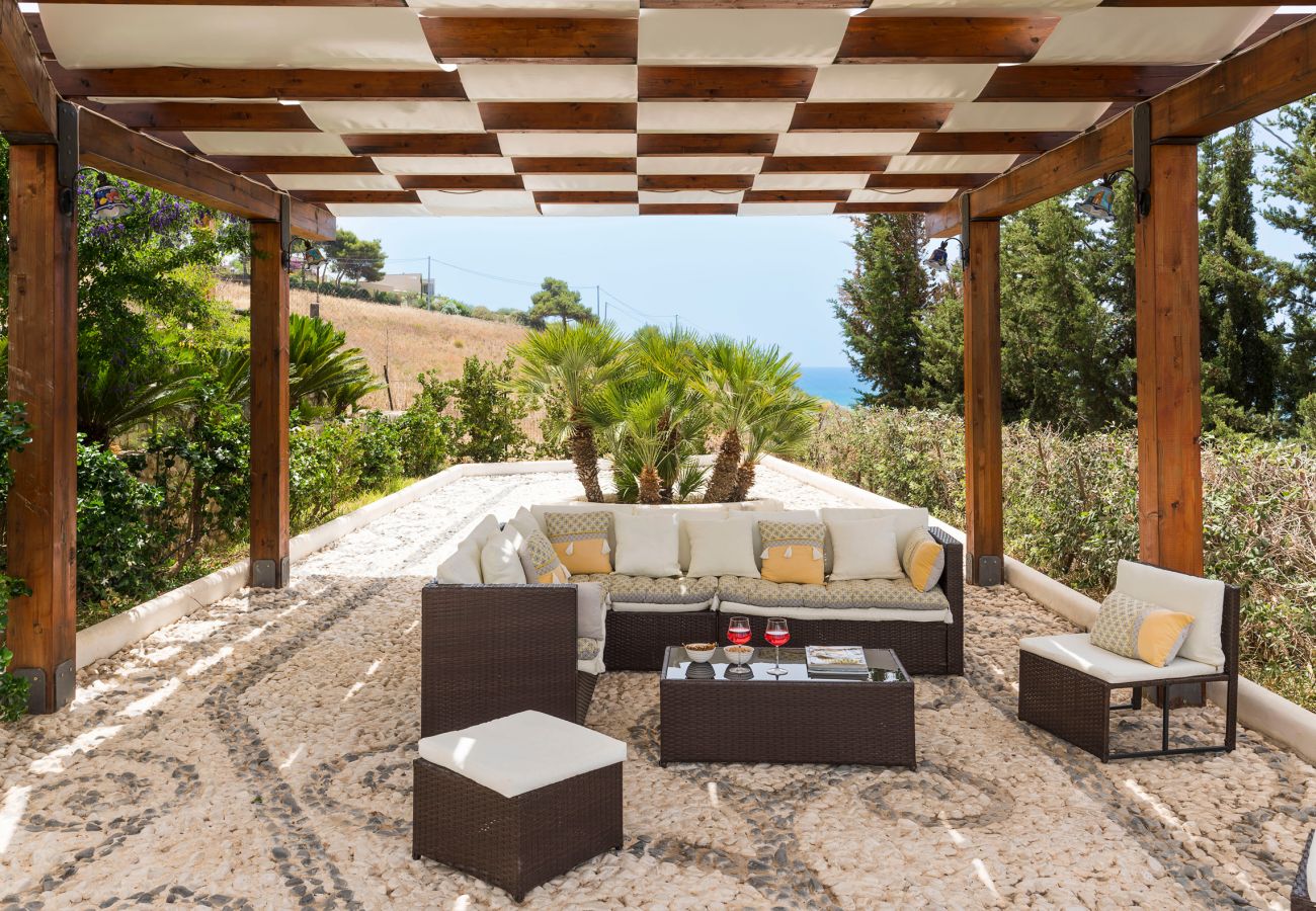Villa a Montallegro - Villa con piscina, mare a piedi, Bovo Marina