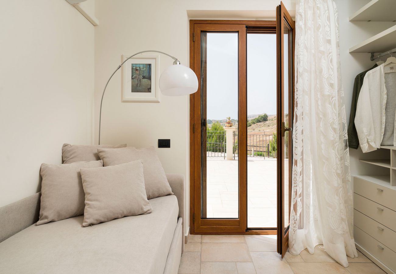 Villa a Montallegro - Villa con piscina, mare a piedi, Bovo Marina